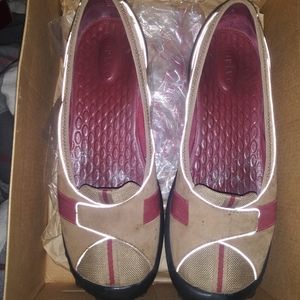 Size 9 privo by Clarks shoes